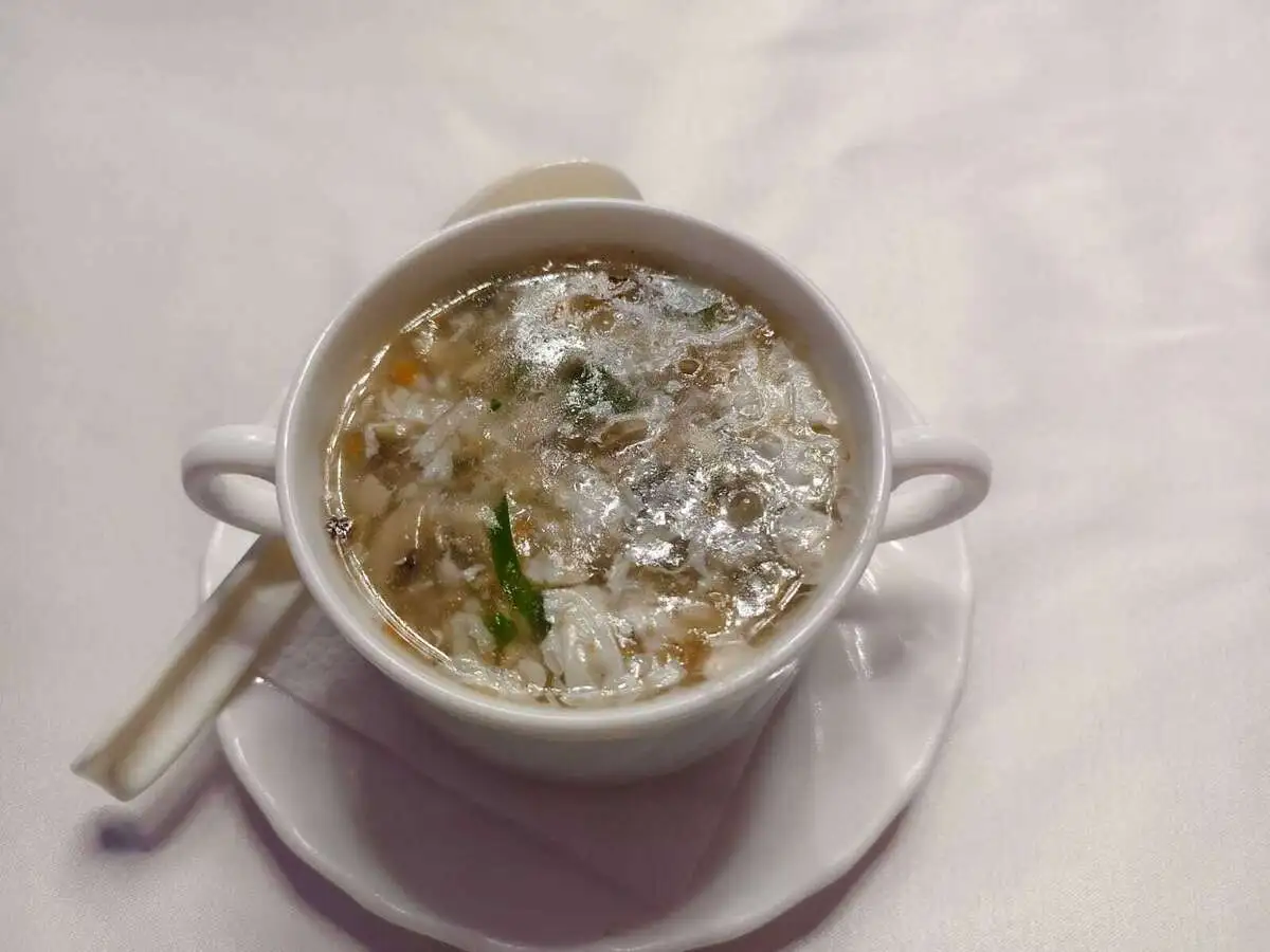 Суп с говядиной, овощами и яйцом 西湖牛肉羹