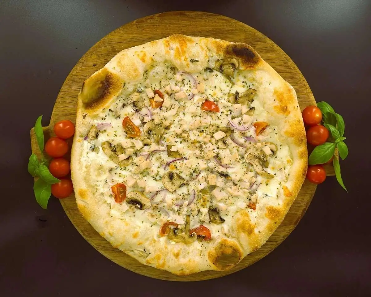 Пицца с курицей и грибами (25 см.)