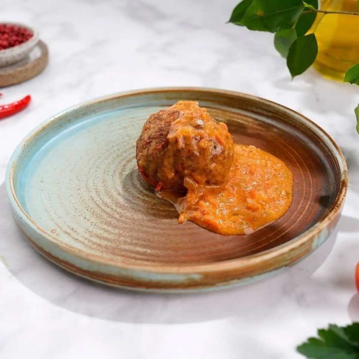 Тефтеля мясная с соусом