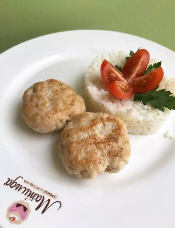 Котлетки куриные, гарнир – рис