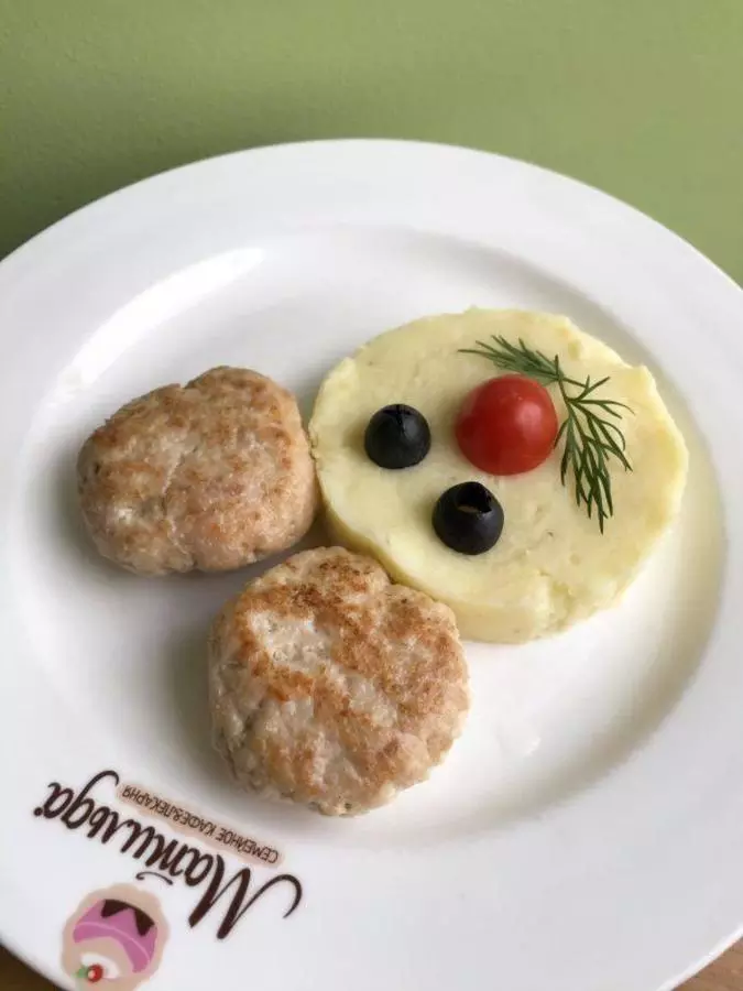 Котлетки куриные, гарнир – пюре картофельное