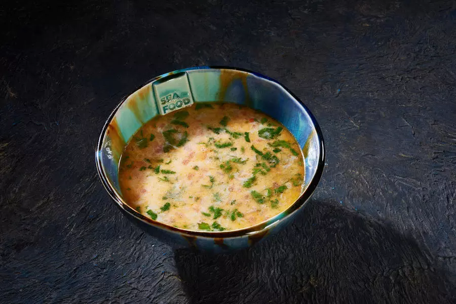 Суп с мясом камчатского краба на кокосовом молоке