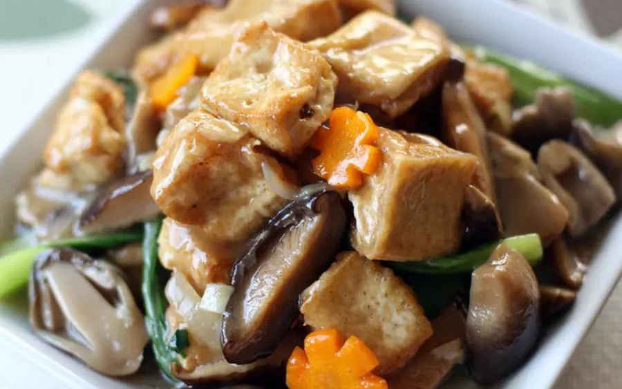 Тофу с грибами Шиитаке и овощами